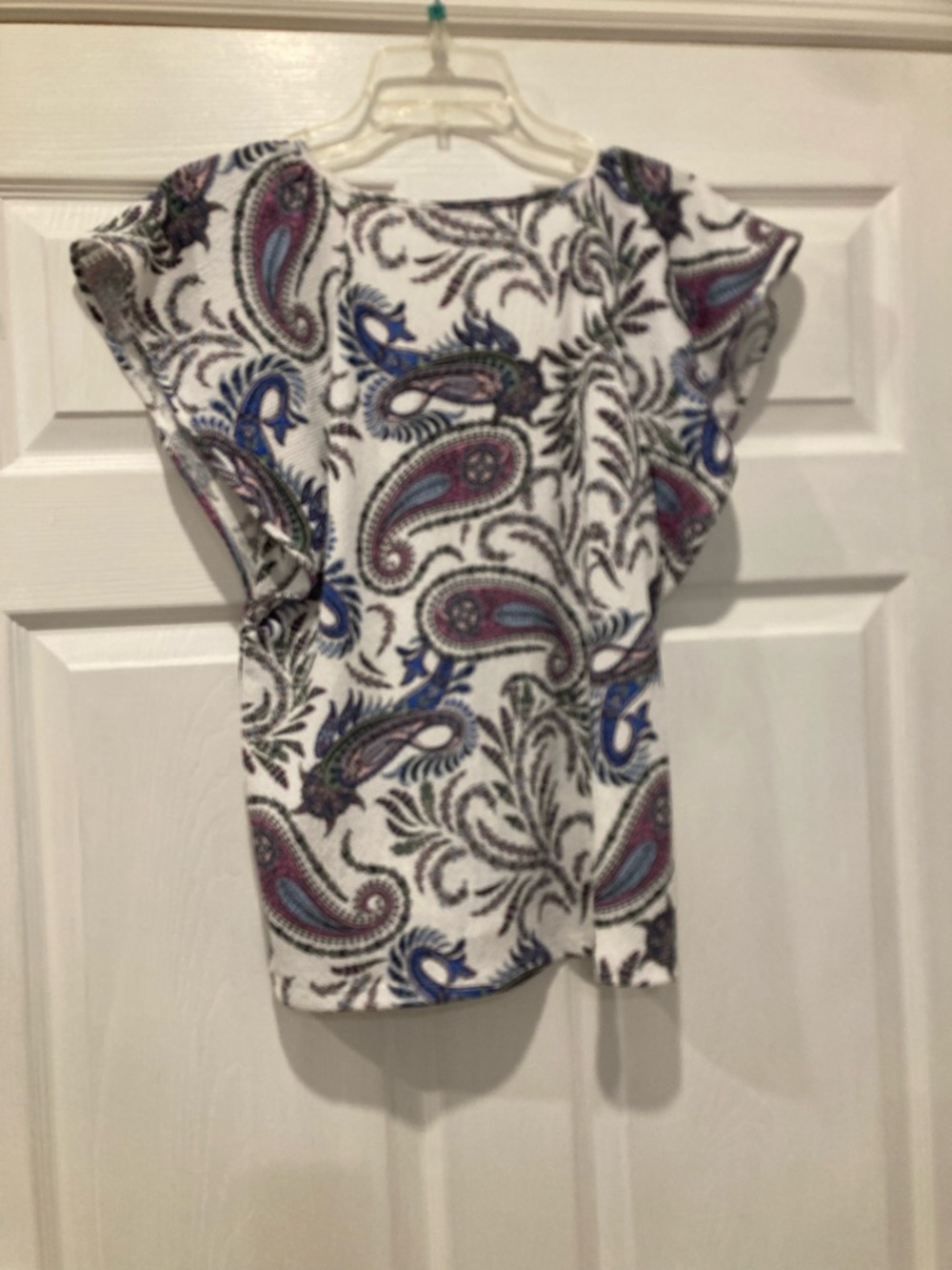 👙Loft White Paisley Cap-Sleeve V-Neck Top with Blue and Purple Accents 👙 - Picture 4 of 4
